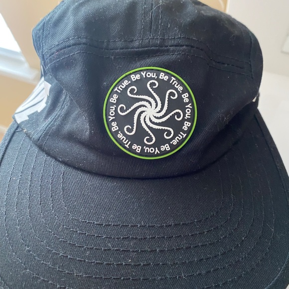 UNISEX - BLACK FRUITION HAT - Picture 5 of 6